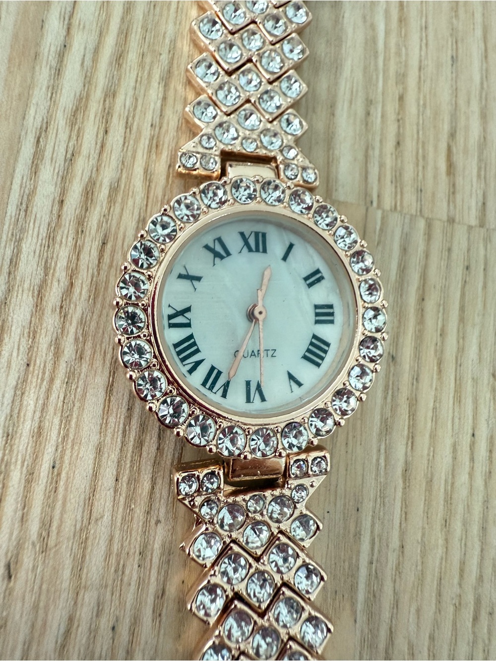 Unbranded ladies rose gold tone crystal accented watch NEW BATTERY
